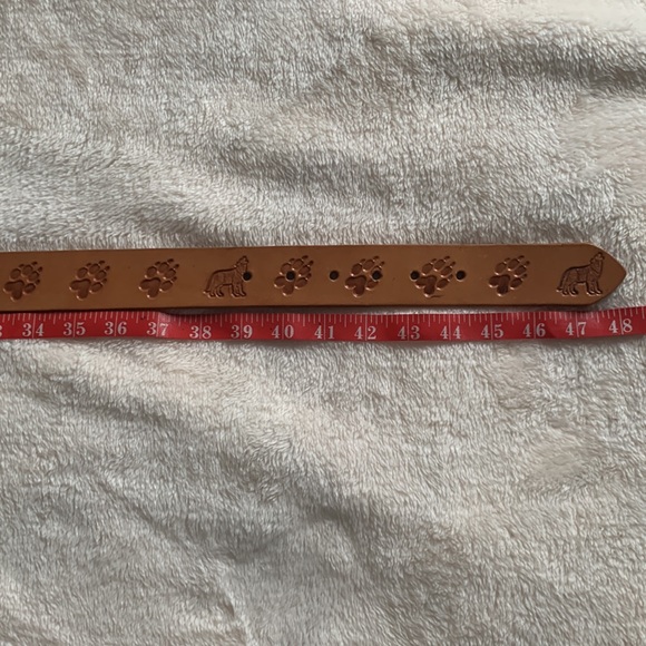 Handmade stamped leather belt paws dog wolf - Picture 5 of 6
